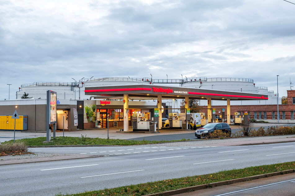 Am Großtanklager der Total-Tankstelle an der Bremer Straße soll eine Notstromversorgungs-Anlage gebaut werden.