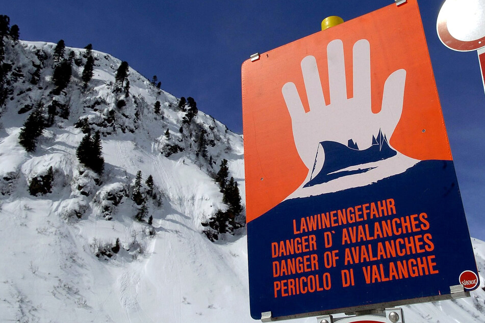 In höheren Lagen der Alpen herrscht teils erhebliche Lawinengefahr. (Symbolbild)
