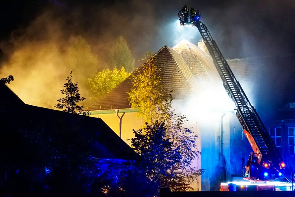 Das leerstehende Haus in Felixsee (Spree-Neiße-Kreis) muss nach dem Brand hinsichtlich seiner Statik überprüft werden.