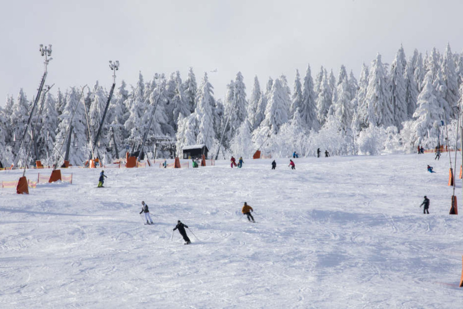 Die Skifahrer nutzten das herrliche Winterwetter.