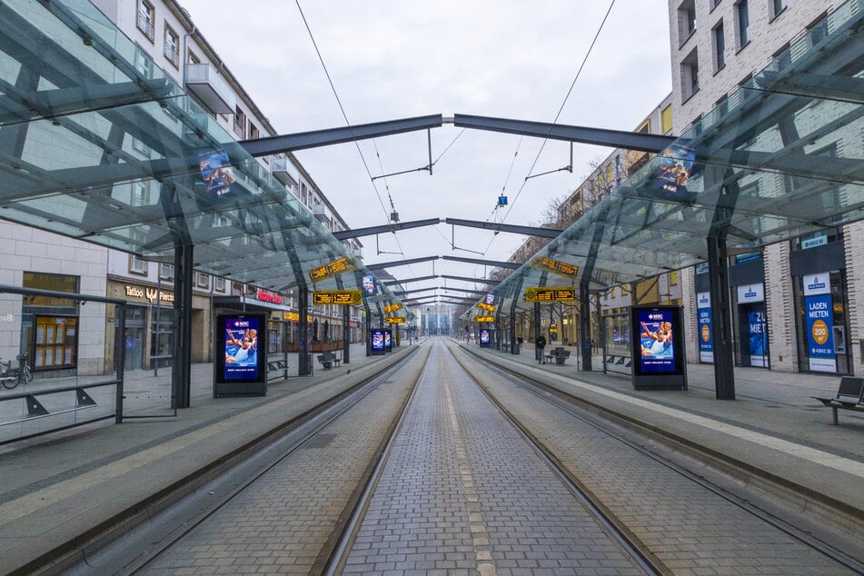 Am Postplatz stieg die Gruppe mit dem Klavier in die Linie 11.