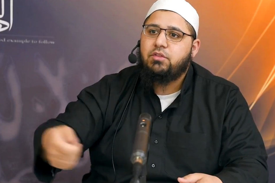 Laut Nassim Abdi müssen Frauen nach Aufforderung immer mit ihren Männern schlafen.