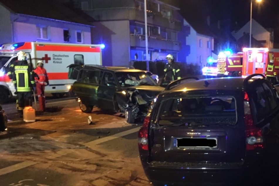 Der Unfall auf der Saarner Straße in Mülheim an der Ruhr.