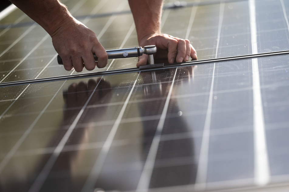 Ganz Deutschland will mehr Solar-Module auf den Dächern - davon könnte Sachsen profitieren.