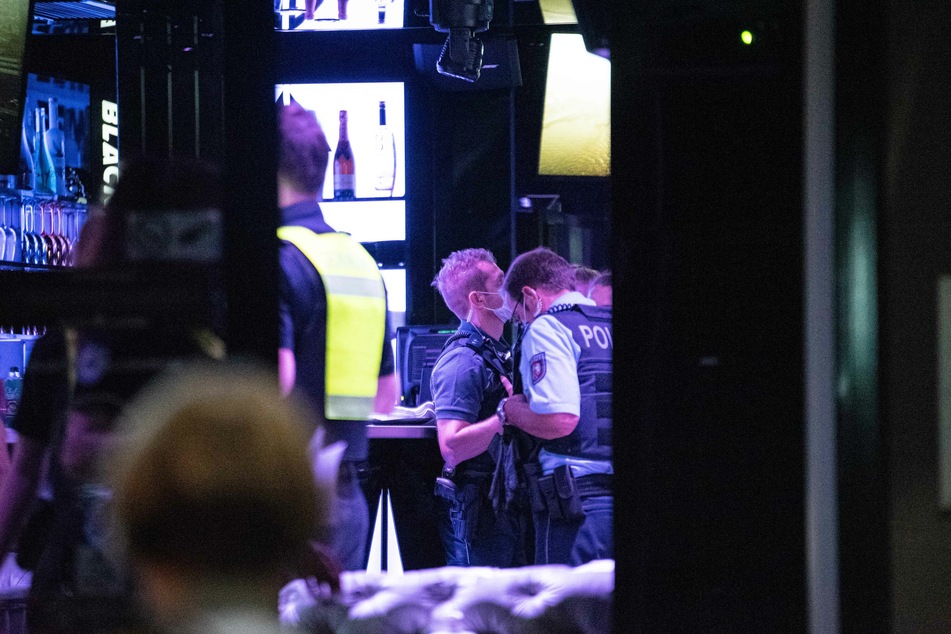 Polizei, Zoll und Ordnungsdienst der Stadt Köln schlossen am Wochenende insgesamt sieben Shisha-Bars.