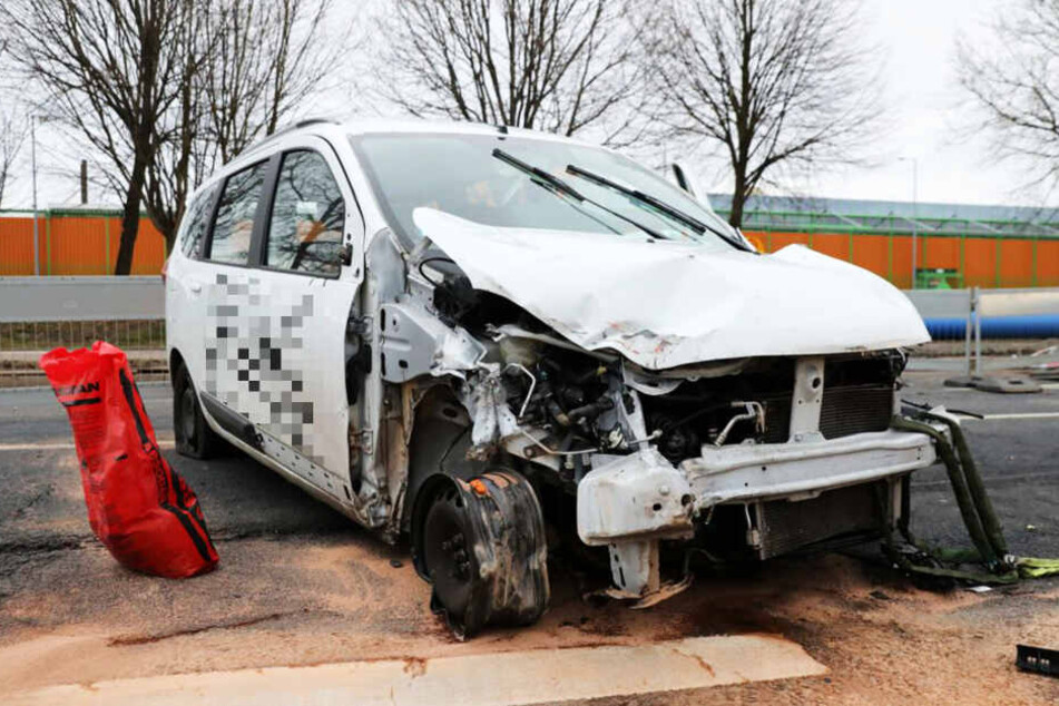 Das Fahrzeug nahm erheblichen Schaden.