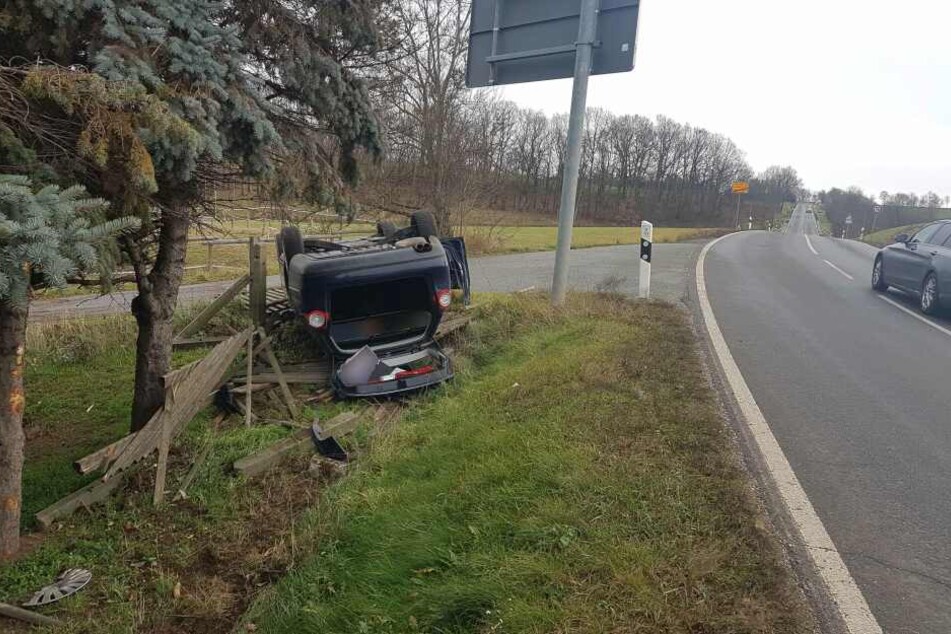 Das Auto erlitt einen Totalschaden.