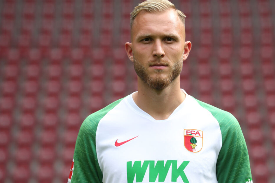 Tim Rieder vom FC Augsburg soll dem TSV 1860 München helfen, wichtige Punkte zu sammeln.