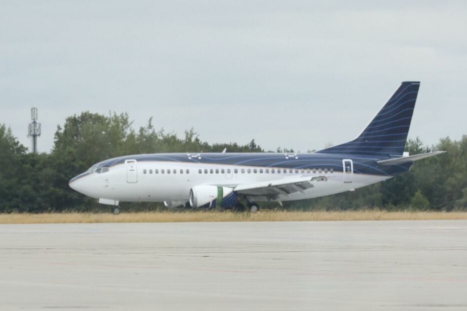Der Flieger setzte um 11.49 Uhr in Dresden-Klotzsche auf.