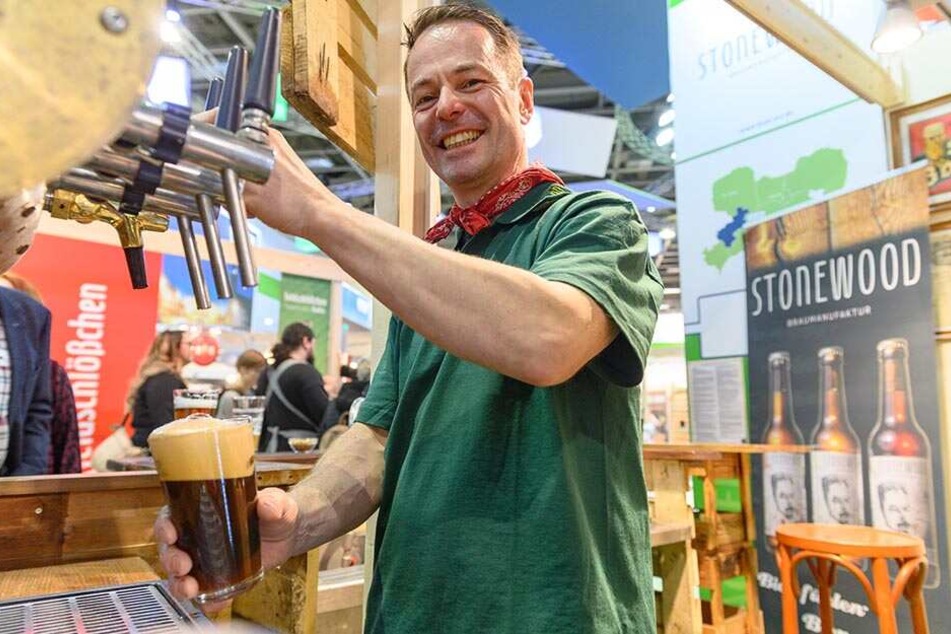 Michael Friedrich (49) aus Chemnitz hat ein Kafffeebier zusammengebraut.
