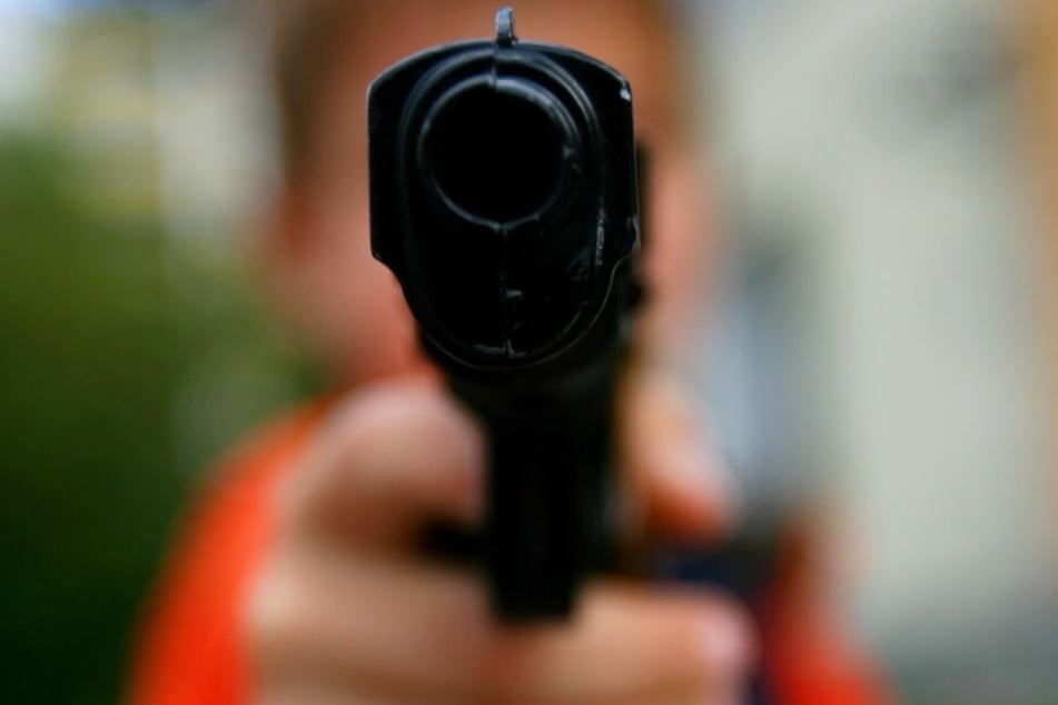 Bei einem Streit hatten die Jugendlichen den Mann mit Spielzeugpistolen bedroht. (Symbolbild)