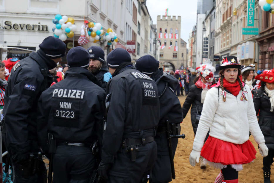 Wollen Hambi-Aktivisten den Rosenmontagszug blockieren?