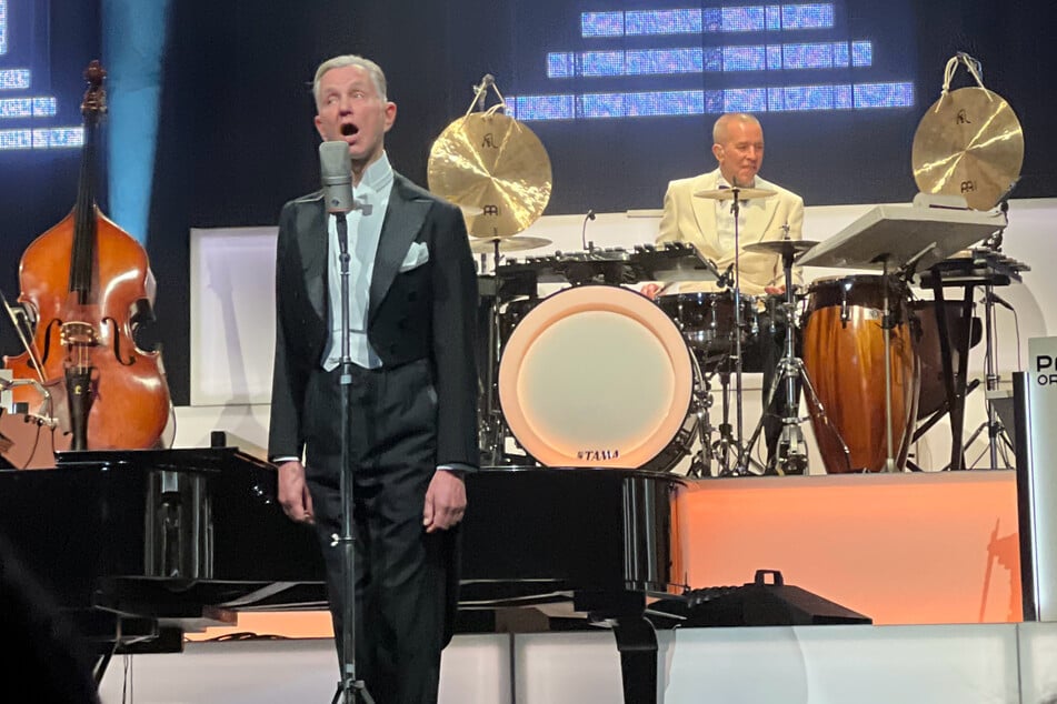 Konzertkritik zu Max Raabe in Berlin: Die Kunst, eine Hummel zu streicheln