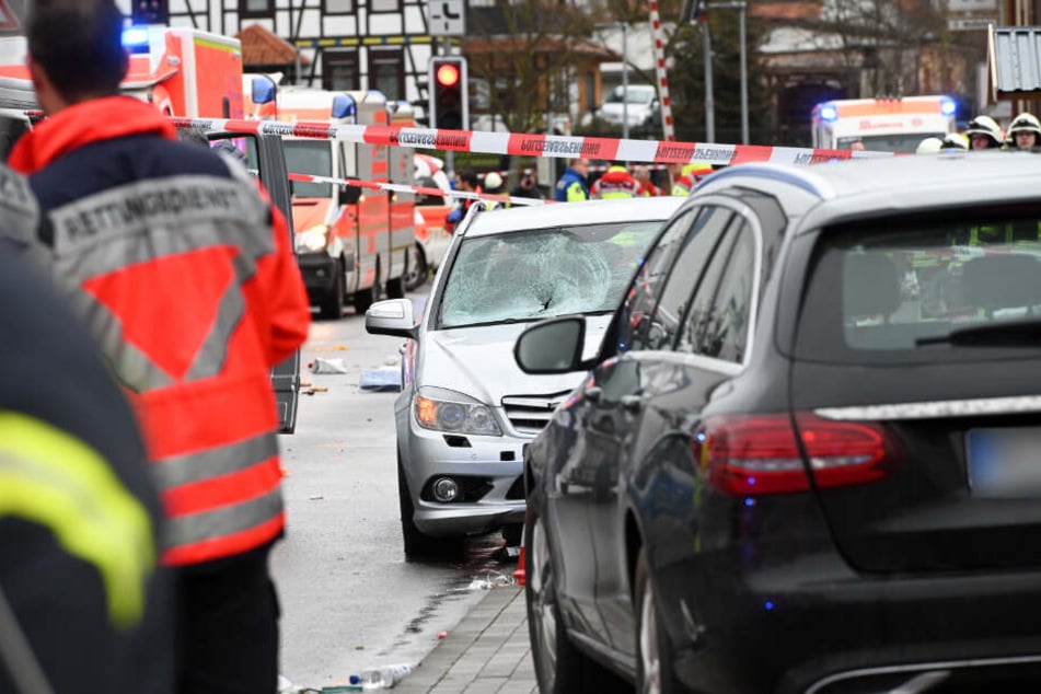 Noch ist unklar, ob der Fahrer absichtlich in die Menschenmenge gefahren ist.
