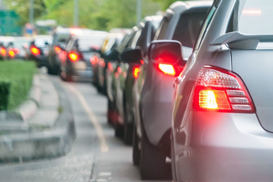 Der Fahrer übersah anscheinend das Stauende. (Symbolbild)