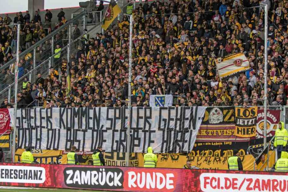Die Ultras äußerten bei der Partie in Ingolstadt mit diesem Banner ihren Unmut über den Abgang von Schubert.