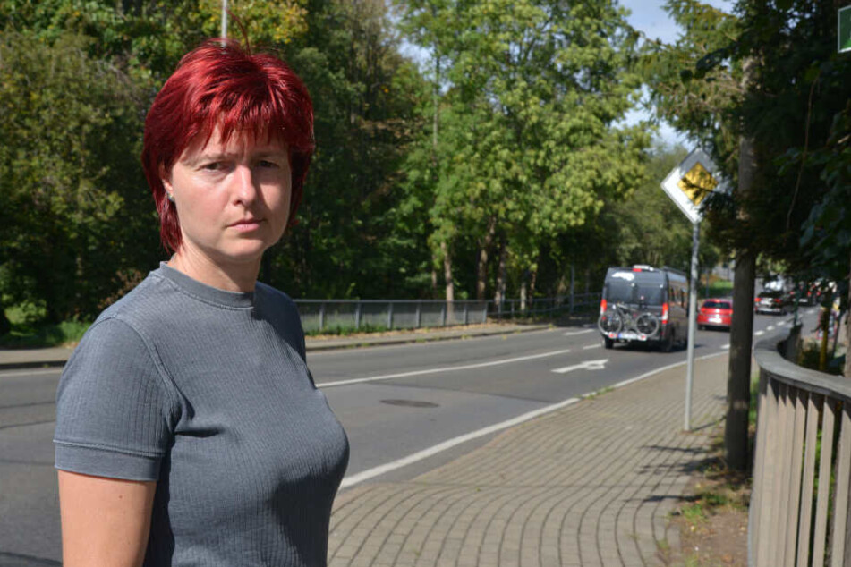 Viola Chigner (48) fordert Blitzer an der "Brettmühle".