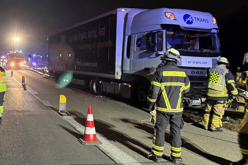 Um den lkw Bergen zu Können, Muste Die Leitplanke an Mehreren Stellen Durchtrerent Werden.