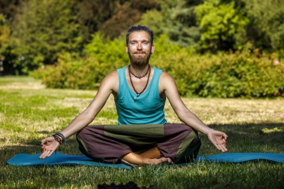 Felix George, der Inhaber des "Café Achtsam" freut sich darauf, viele neue Yoga-Interessierte kennenzulernen.