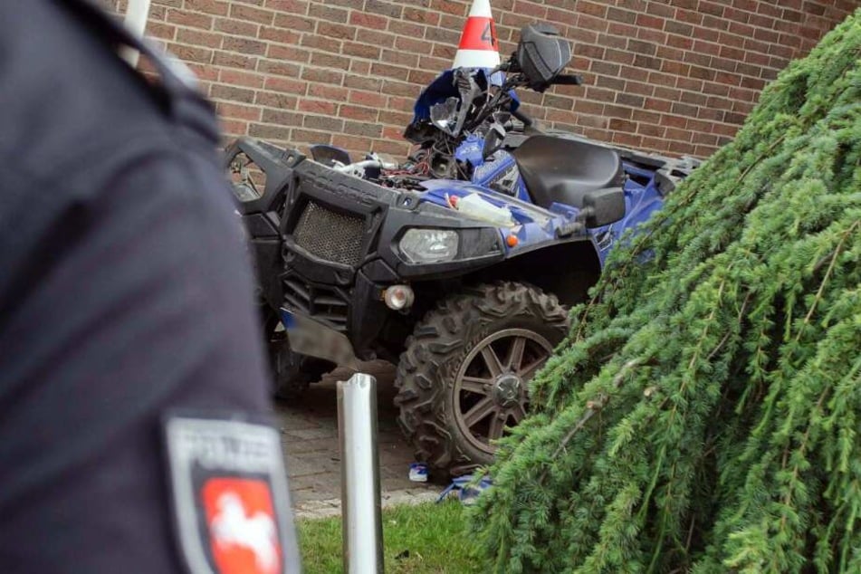 Schwerer Quad-Unfall: Vater und Sohn rasen in Graben