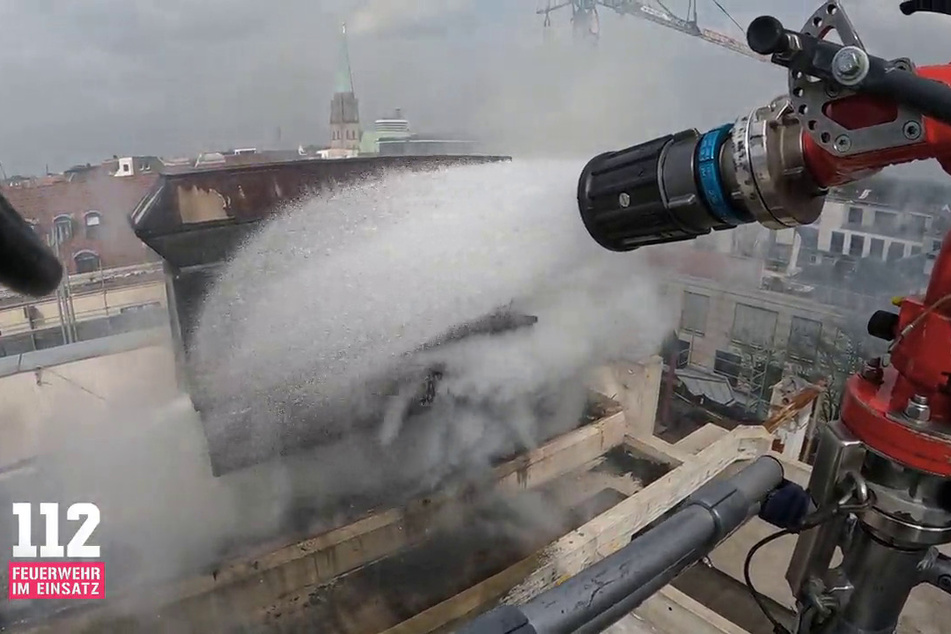 1100 Liter Wasser pro Minuten schießen durch das Rohr.