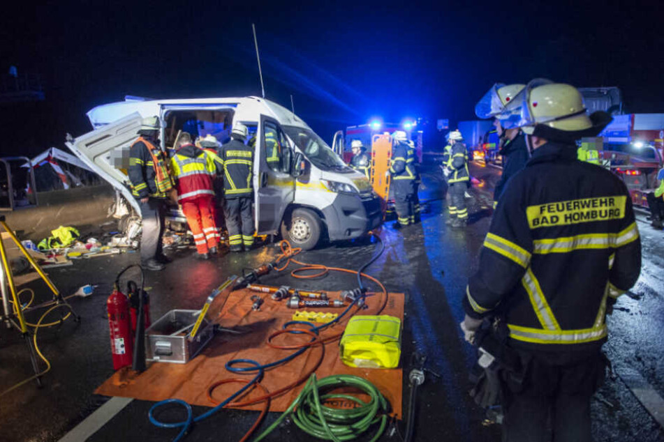 Gut zehn Minuten verzögerte sich die Rettung des Mannes, weil die Rettungsgasse nicht richtig gebildet wurde.