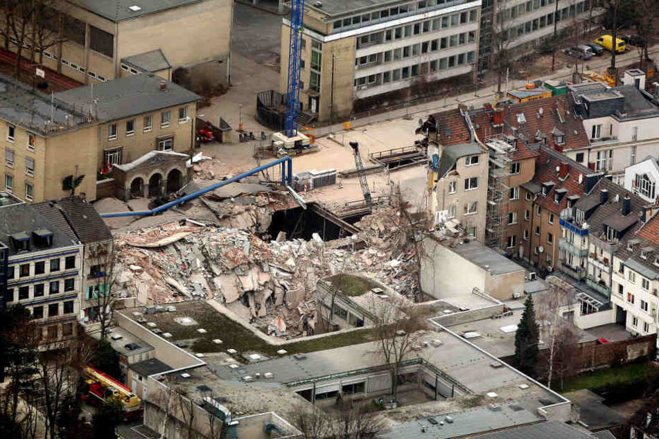 So sah damals das eingestürzte Kölner Stadtarchiv aus der Luft aus. (Archiv)