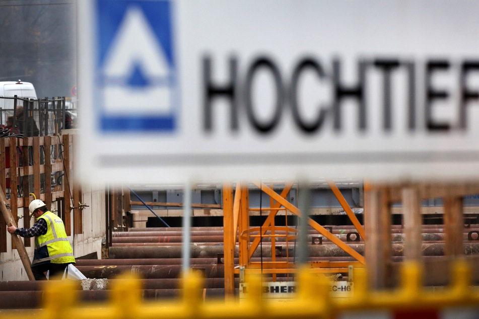 Der Baukonzern Hochtief hat wegen der Corona-Pandemie mit schrumpfendem Umsatz zu kämpfen.