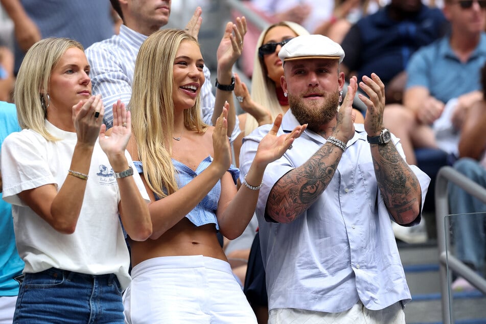 Leerdam (M.) ist mit YouTuber und Boxer Jake Paul (29, r.) verlobt. Zuletzt besuchten die beiden die US Open im Tennis in New York.