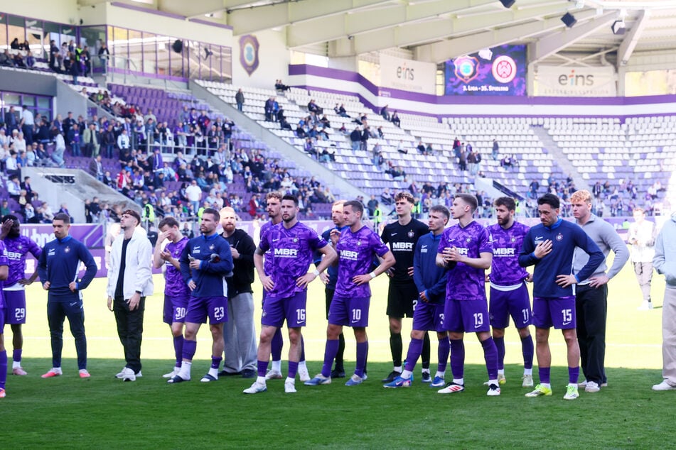 Der Abstieg steht bereits seit geraumer Zeit fest, trotzdem wird das vorerst letzte Spiel im Profifußball ein trauriges Kapitel für die Auer Veilchen.