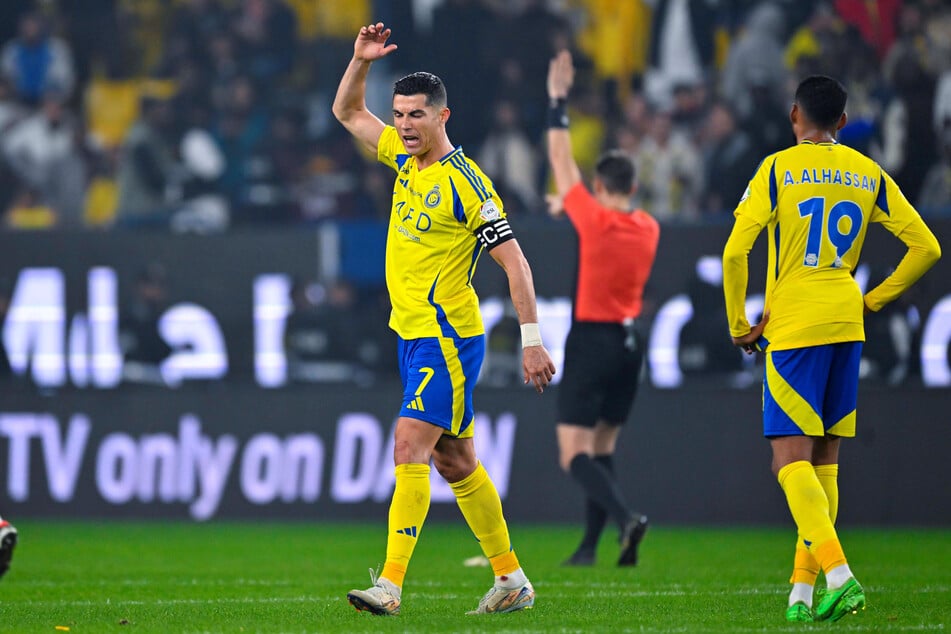 Nachdem Al Nassr in der vergangenen Saison unter ihren Erwartungen geblieben war, entschied sich Top-Star Cristiano Ronaldo (40) dazu, ein neues Kapitel aufzuschlagen.