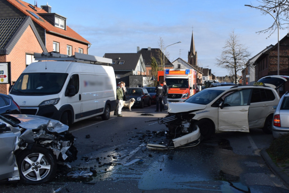Bild von der Unfallstelle auf der Tomper Straße in Hardt-Mitte.