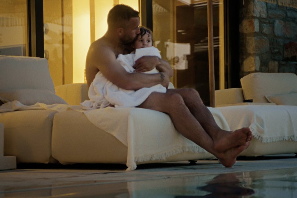 In dem 90-minütigen Film zeigt sich der Fußballer so privat wie nie zuvor, hier mit Tochter Ella.