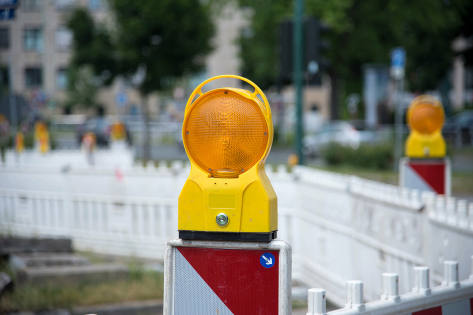 In der kommenden Woche wird unter anderem die Flemmingstraße in Chemnitz halbseitig gesperrt. Der Verkehr wird per Ampel geregelt. (Symbolbild)