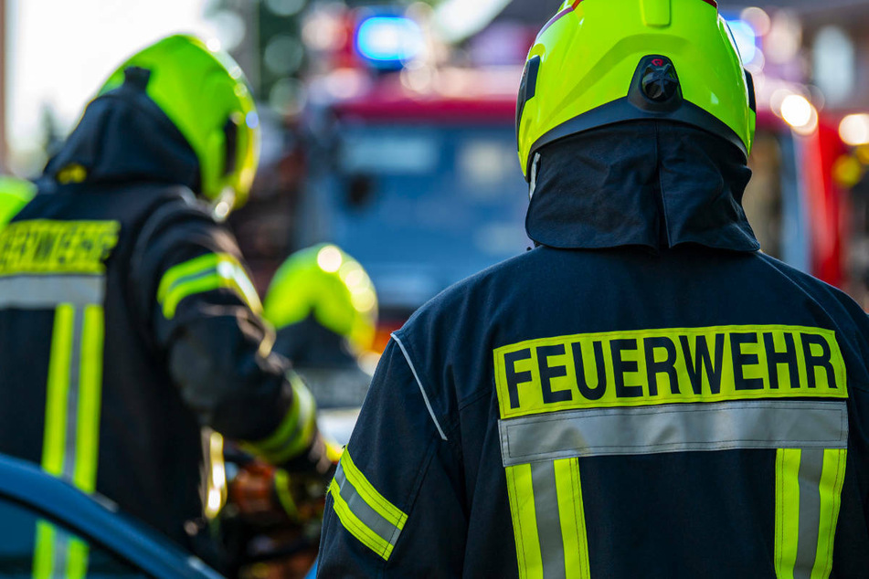 In Schwanewede hat am Sonntagabend ein Feuer in einem Carport zu einer Gasexplosion geführt. Ein Mann wurde dabei leicht verletzt. (Symbolfoto)