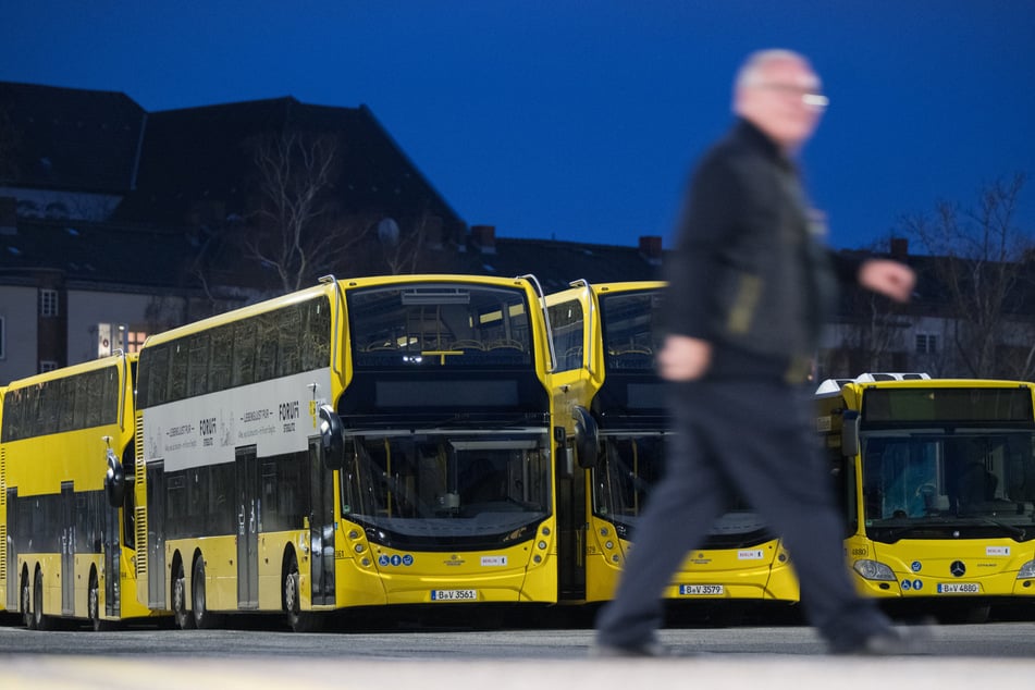 Die BVG bestätigte, dass Busse, U- und Straßenbahnen auf allen Linien wieder fahren.