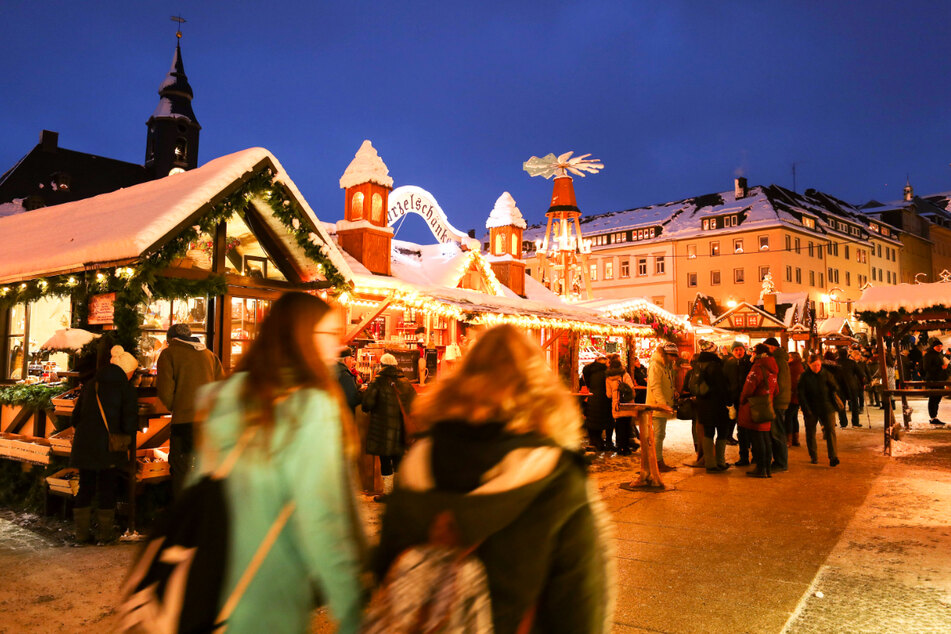 An diesem Wochenende startete auch der Annaberger Weihnachtsmarkt. (Archivbild)