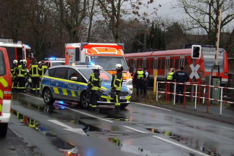Zahlreiche Rettungskräfte waren am Unfallort in Hennef.
