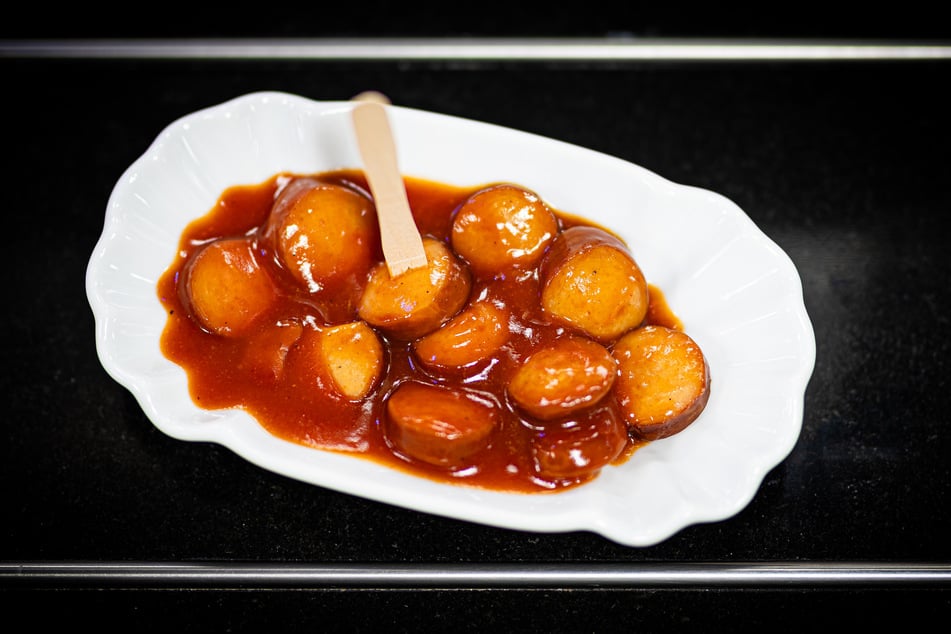 Die Currywurst soll bald bundesweit verkauft werden.