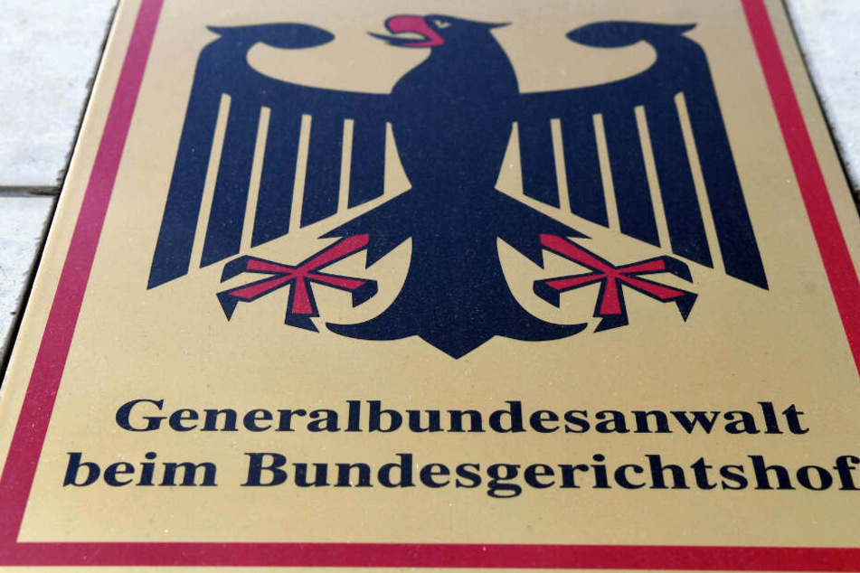 Die Bundesanwaltschaft in Karlsruhe teilte mit, dass alle Festgenommenen Deutsche und Männer seien.