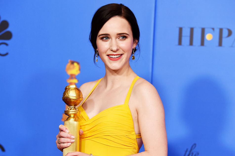 Rachel Brosnahan gewann einen Golden Globe Award als beste Serien-Hauptdarstellerin – Komödie/Musical für ihre Leistung als Miriam "Midge" Maisel in "The Marvelous Mrs. Maisel".