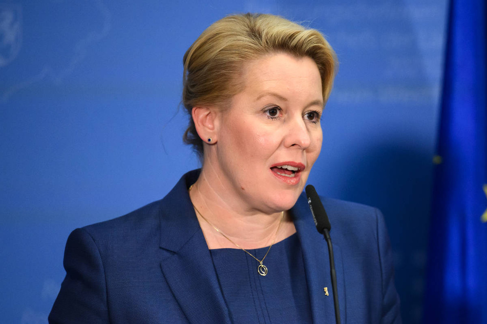 Berlins Regierende Bürgermeisterin Franziska Giffey (44, SPD) hat zum Tag der Deutschen Einheit betont, dass das Ende des Kalten Krieges ganz Europa und die gesamte Welt zum Besseren verändert hat.