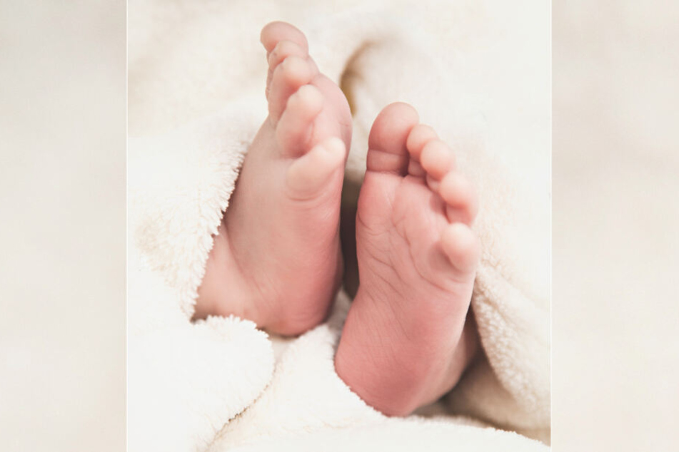 Das Baby kam etwas zu früh zur Welt und ist noch im Krankenhaus. (Symbolbild)