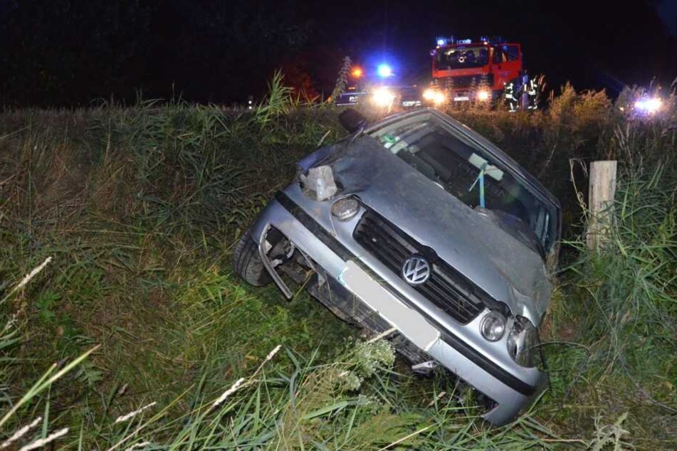 Mit Alkohol im Blut: Polo-Fahrer schleudert von der Straße und landet im Graben