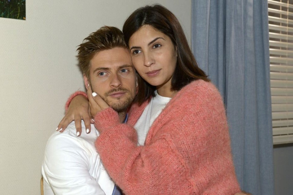 Laura kann nicht glauben, dass Philip sich die Beförderung entgehen lässt.