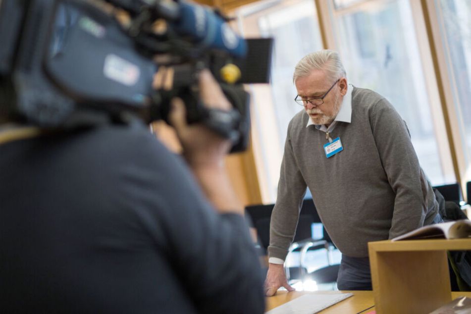 Der Vater des damals 18-jährigen Schülers spricht im Gerichtssaal des Bundesgerichtshofes.