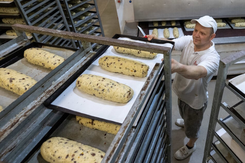 Mitten im Sommer: Im Erzgebirge sind die Stollen-Öfen schon an