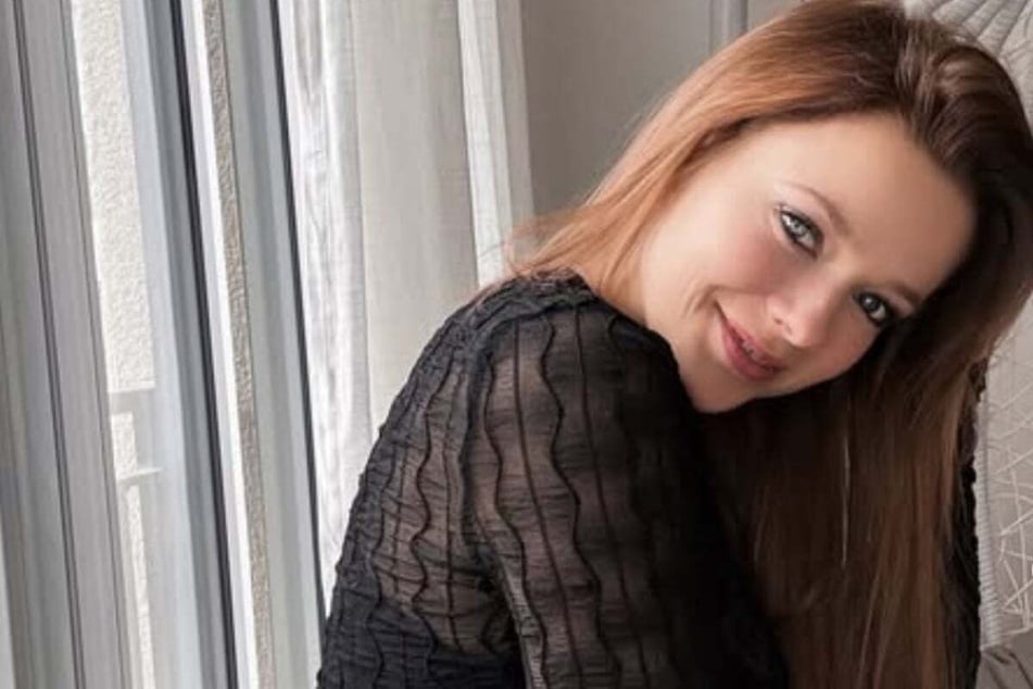 Erotikmodel Anne Wünsche (34) trauert um ihren verstorbenen Hund Spot.