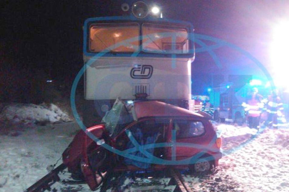 Am Freitag kamen drei Personen bei einem Unfall mit einem Zug ums Leben.