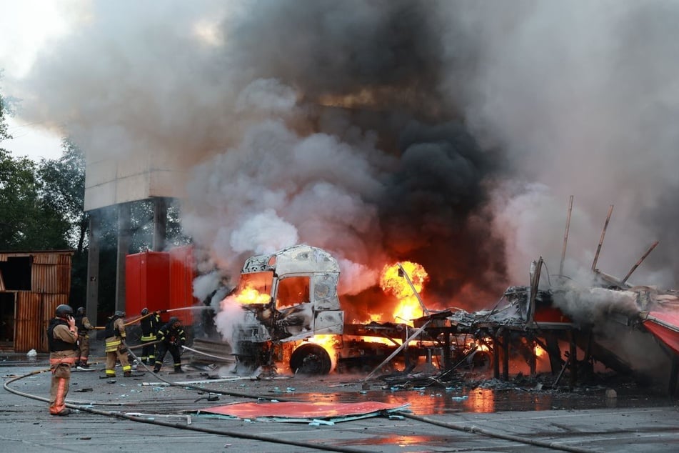 Das russische Militär setzte erneut eine Gleitbombe gegen die frontnahe Großstadt Saporischschja in der Südostukraine ein. Zivilisten wurden verletzt und es gibt Schäden.
